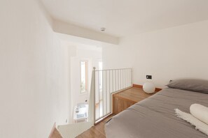 Room - The apartment is located in a stunning location, almost impossible to find! You are in the authentic heart of Milan, between Sant'Ambrogio district, renowned above all for the church of Santa Maria delle Grazie and the Catholic University and the charm o (Milano)
