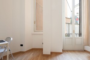 Interior - The apartment is located in a stunning location, almost impossible to find! You are in the authentic heart of Milan, between Sant'Ambrogio district, renowned above all for the church of Santa Maria delle Grazie and the Catholic University and the charm o (Milano)