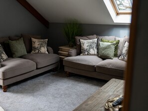Cottage | Living area - Ivy Cottage (Swansea)