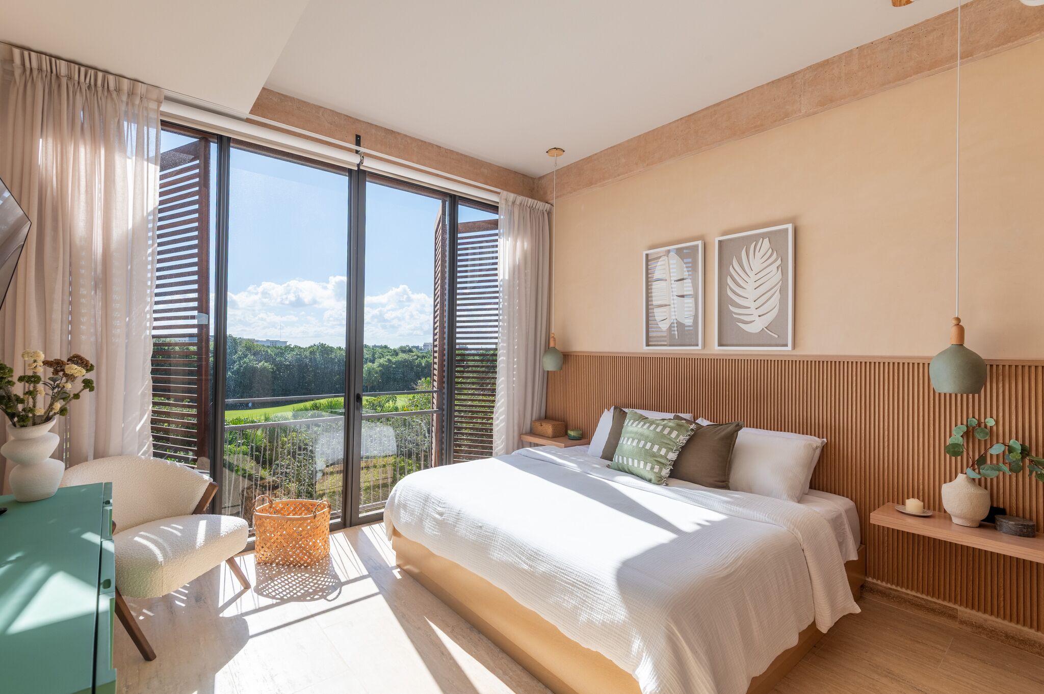 Premier appartement, 2 slaapkamers, terras, uitzicht op golfbaan | Luxe beddengoed, een kluis op de kamer, individueel gedecoreerd