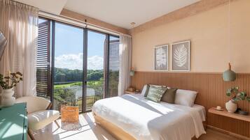 Premier appartement, 2 slaapkamers, terras, uitzicht op golfbaan | Luxe beddengoed, een kluis op de kamer, individueel gedecoreerd