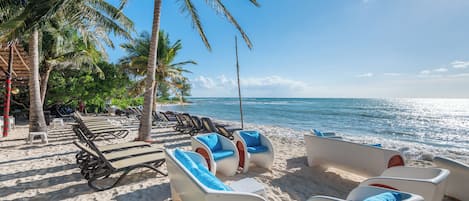 Beach nearby, white sand, sun-loungers, beach umbrellas