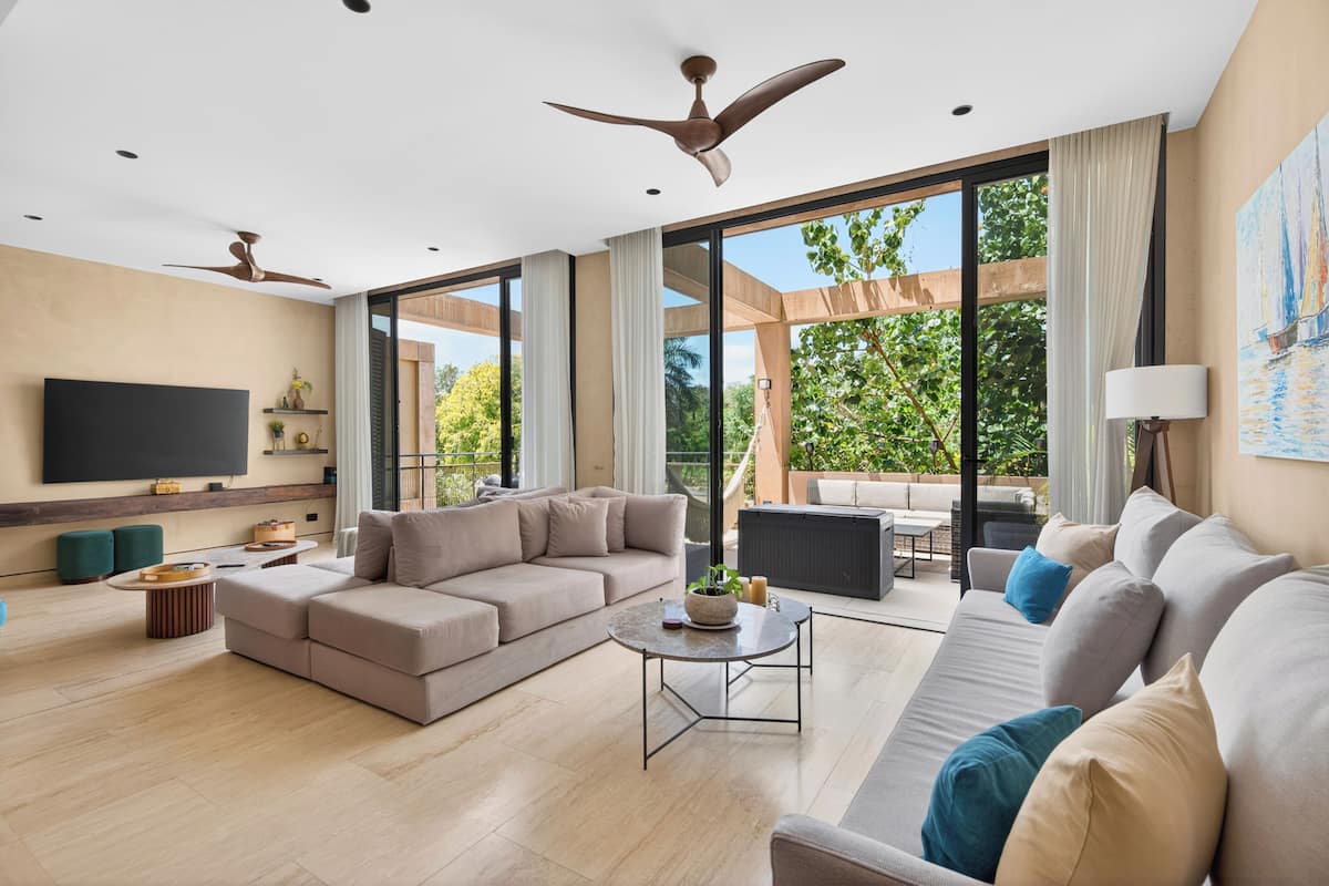 Family Suite, 2 Bedrooms | Living room