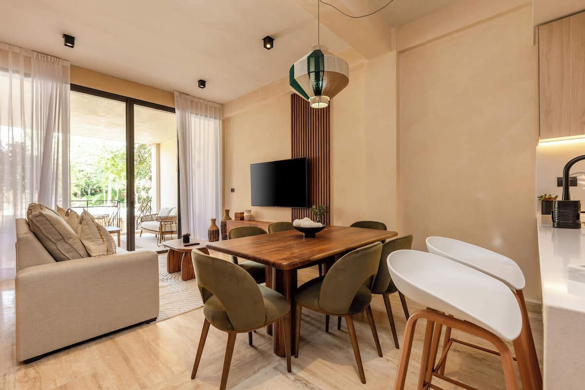 Family Condo, 2 Bedrooms | Dining room