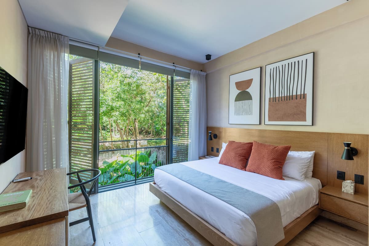 Exclusief appartement, 2 slaapkamers, balkon, op benedenverdieping | Luxe beddengoed, een kluis op de kamer, individueel gedecoreerd