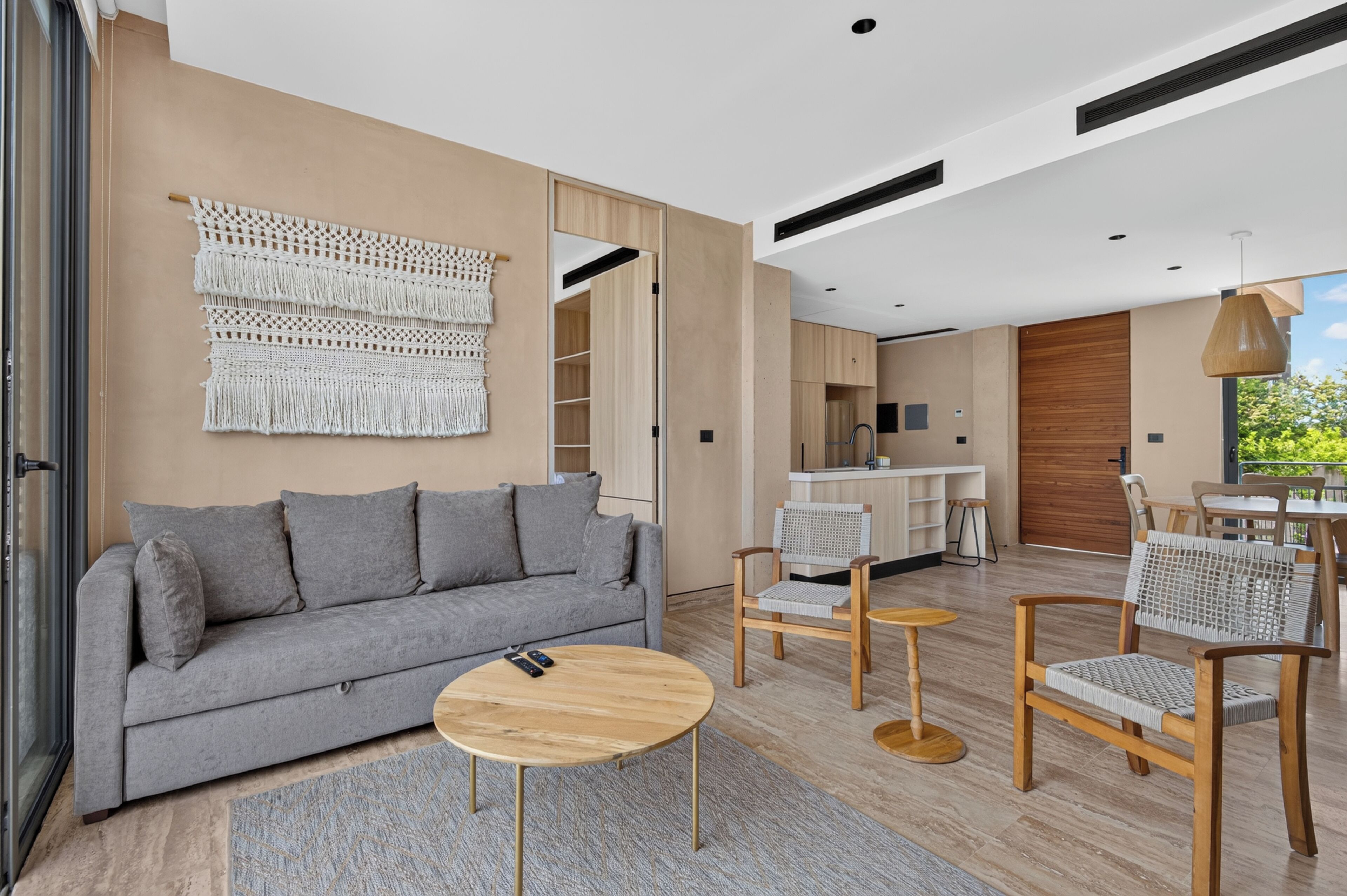 Deluxe Condo, 1 Bedroom | Living room