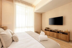 Apartamento de diseño, 1 habitación, balcón, en una planta alta | Ropa de cama de alta calidad, caja fuerte, decoración individual
