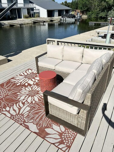 Newly remodeled waterfront lake house with Dock!