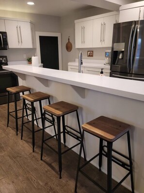 Fridge, microwave, oven, stovetop - The Berlin Guesthouse (Millersburg)
