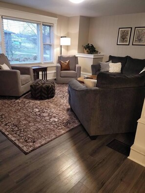 Smart TV - The Berlin Guesthouse (Millersburg)