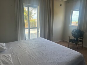 5 quartos, acesso à internet, roupa de cama