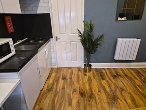 Private kitchen - Modern, luxury studio 5 minutes walk to the tube station (London)