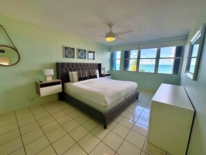 2 Schlafzimmer, Schreibtisch, Bügeleisen/Bügelbrett, Reisekinderbett