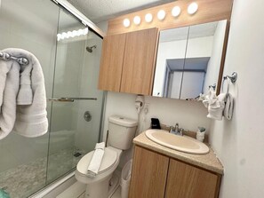 Hair dryer, towels - Beachfront 2b/2b Isla Verde  Walk 2 Eat  Parking (Carolina)