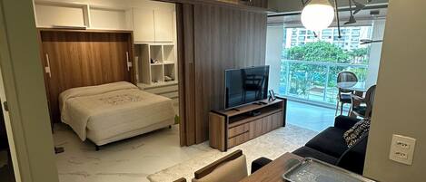 1 dormitorio, tabla de planchar con plancha, wifi y ropa de cama