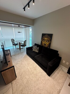 Living area - Luxury loft with garage and valet parking. (São Paulo)