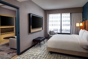 In-room safe, desk, laptop workspace, blackout drapes - Tempo By Hilton Washington Dc Downtown (Washington)