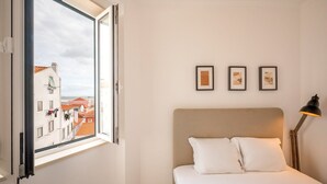 1 dormitori, planxa i posts de planxar, Internet i roba de llit 