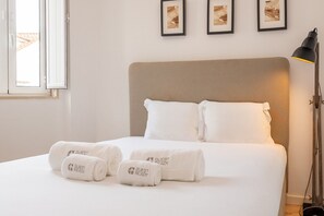 1 bedroom, iron/ironing board, Internet, bed sheets - GuestReady - Cosy flat with seaview in Alfama (Lisbon)