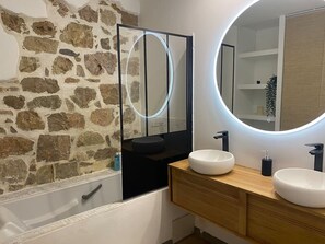 Hair dryer, towels - Au Passage Niçois avec balcon (Nice)
