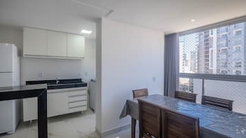 Basic Apartment | Dining