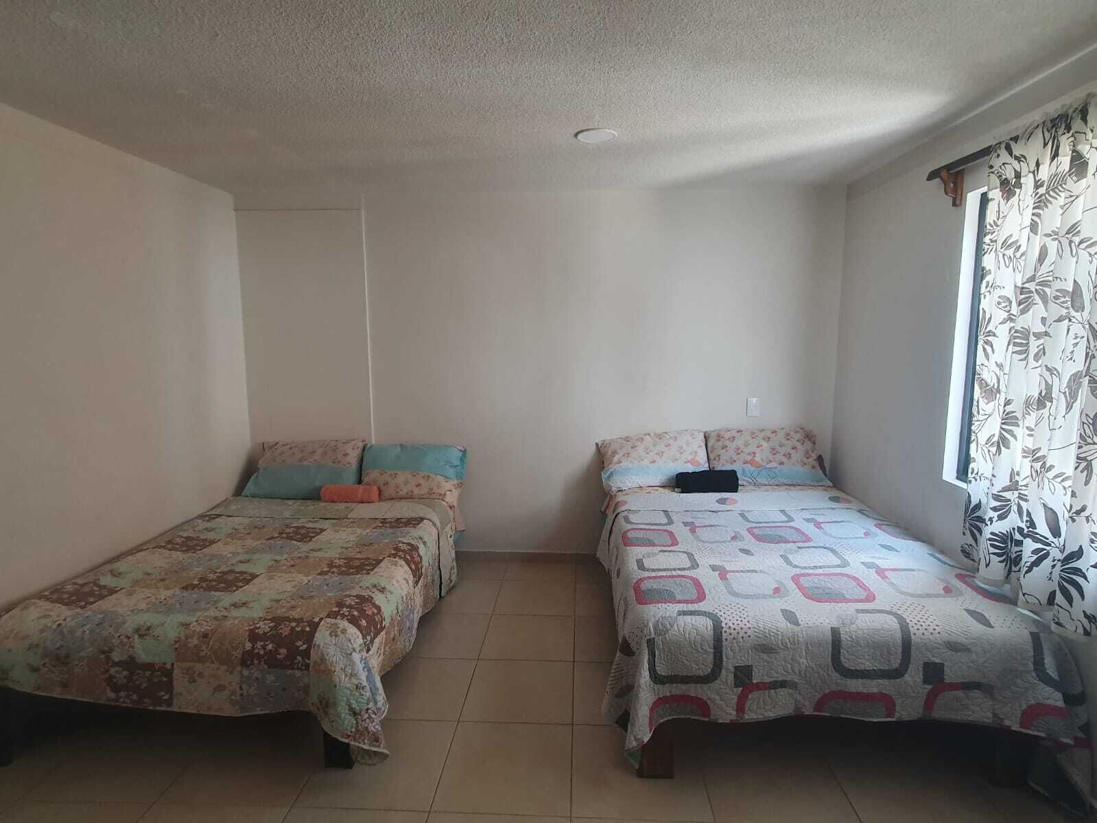 Habitación cuádruple básica | Servicio a la habitación