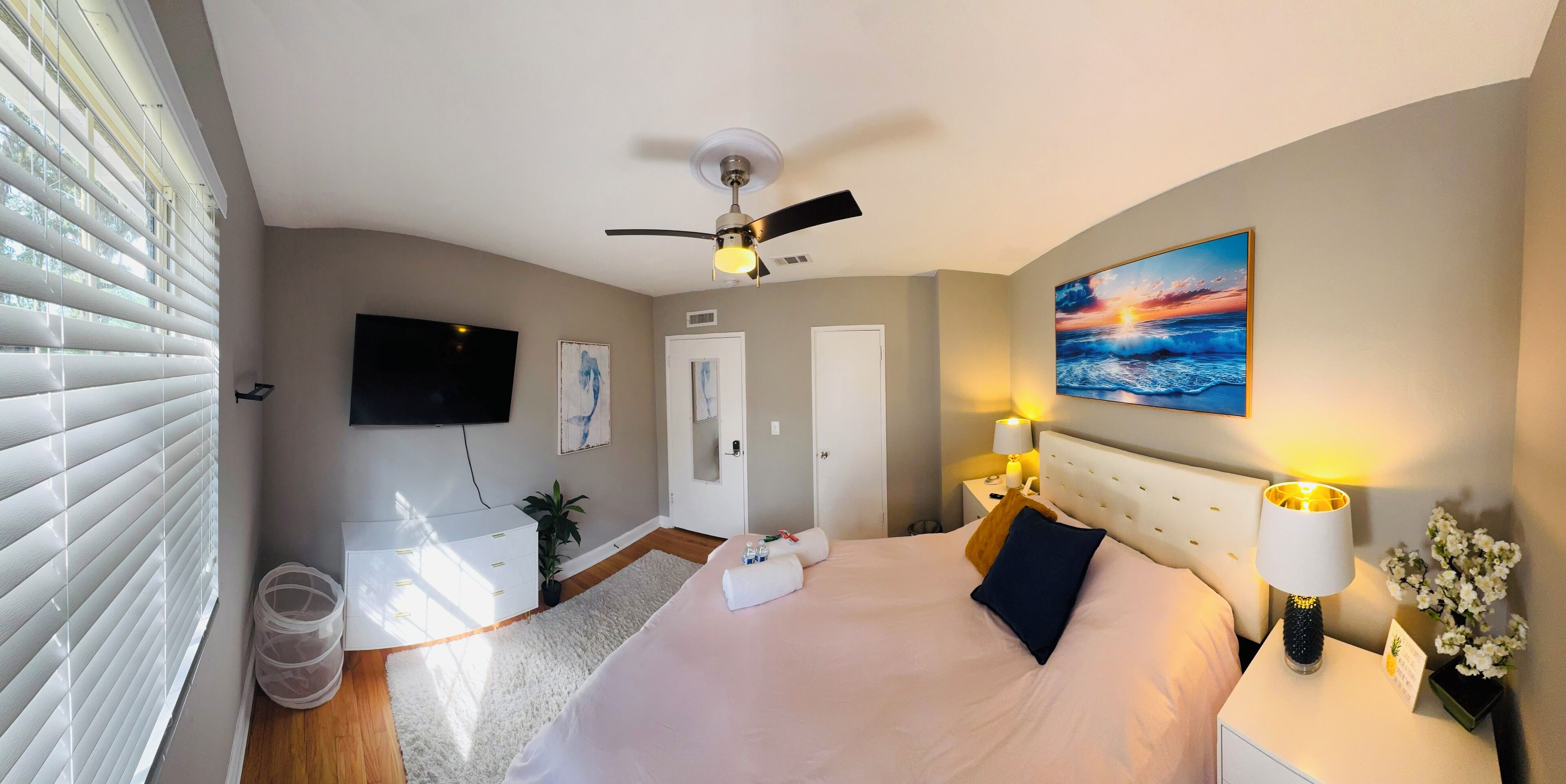 4 bedrooms, desk, iron/ironing board, WiFi