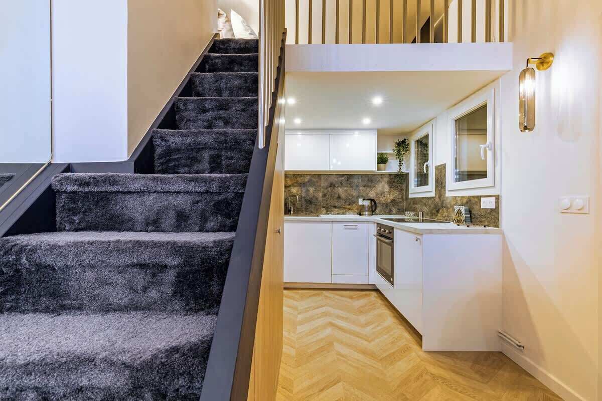 Fridge, oven, dishwasher, coffee/tea maker