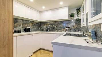 Frigorifero, forno, lavastoviglie, macchina per tè/caffè