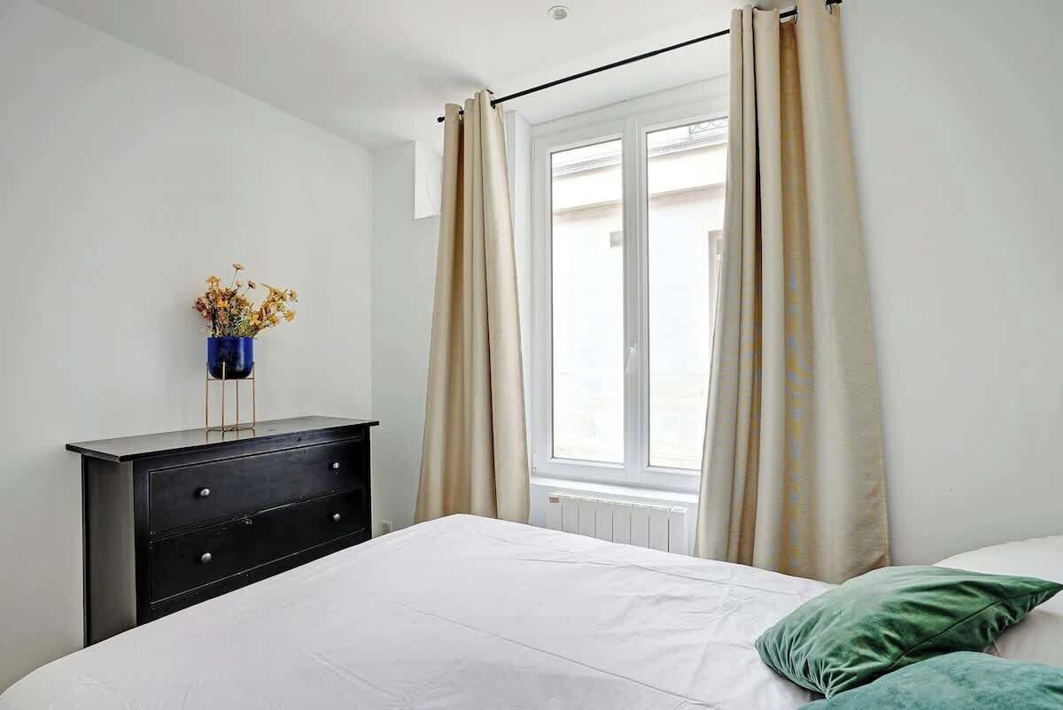 1 dormitori, planxa i posts de planxar, wifi i roba de llit 