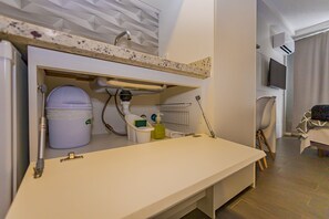 A modern bathroom with a countertop, sink, and a hairdryer. - Studio no All You Need - All0604 (Curitiba)