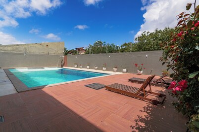 Casa Aruana, one block from the beach, with games and a large pool.