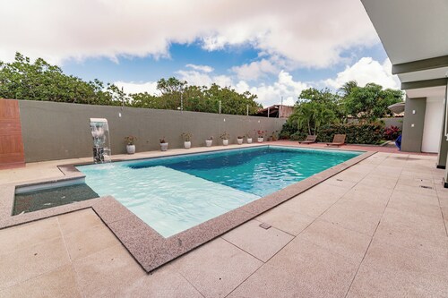 Casa Aruana, one block from the beach, with games and a large pool.