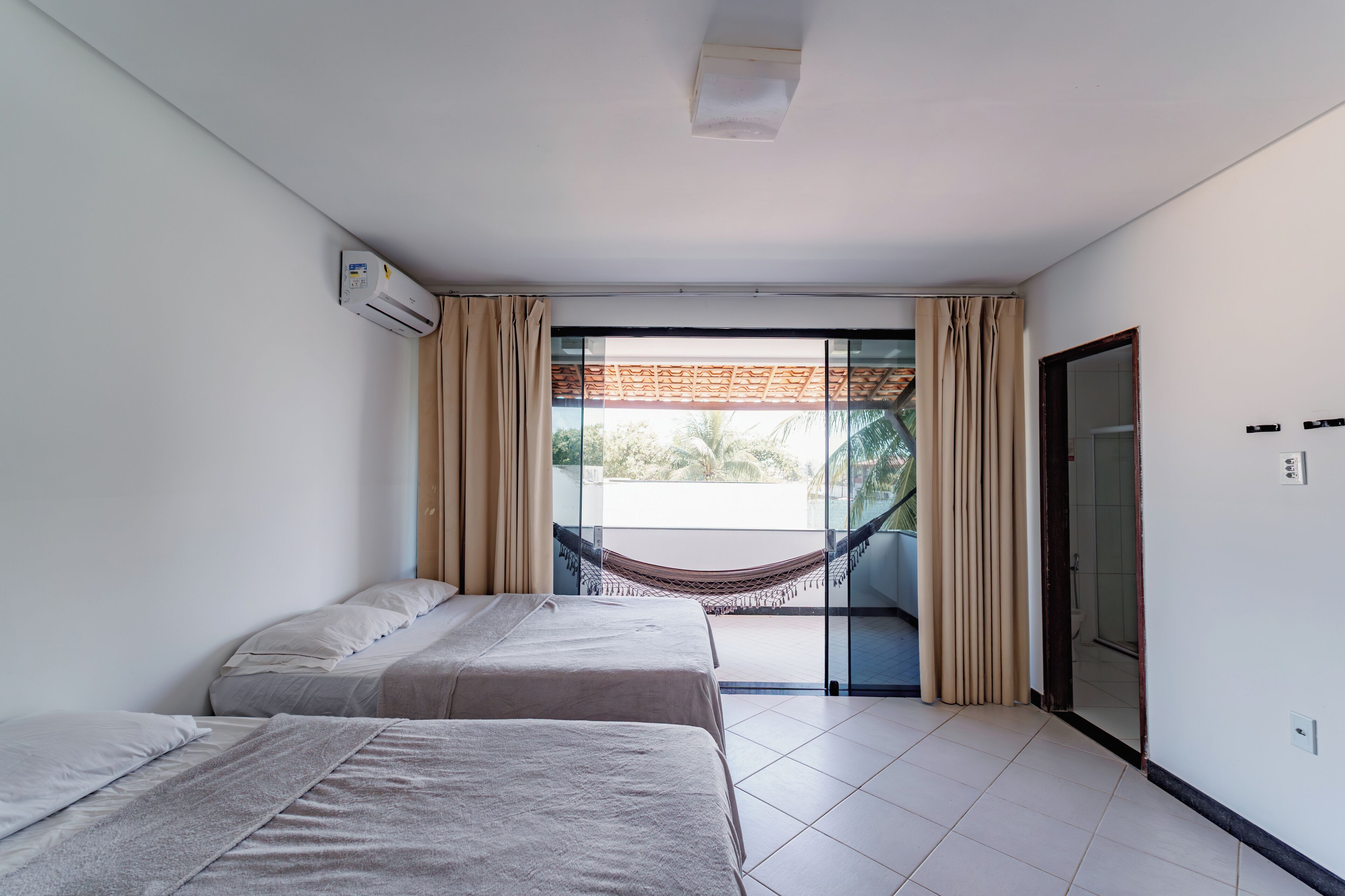 5 chambres, fer et planche à repasser, Wi-Fi, draps fournis