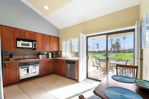 Fridge, microwave, oven, stovetop - Lake View-Pet Friendly-Resort Pool & Hot Tub-V3998 (Palm Desert)