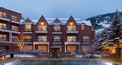 Cozy 1-bedroom hotel suite with Downtown Aspen at your doorstep