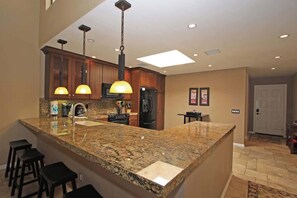 Fridge, microwave, oven, stovetop - Southern Exposure-Large Patio-BBQ-Dogs OK-V3659 (Palm Desert)