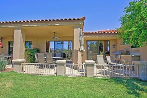 Outdoor dining - Southern Exposure-Large Patio-BBQ-Dogs OK-V3659 (Palm Desert)