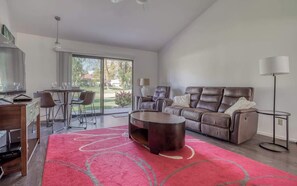 TV - Stylish 2BR Condo w/ Pool & Golf in Palm Desert (Palm Desert)