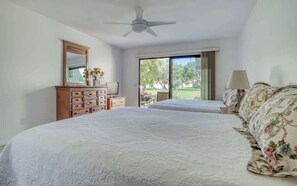 2 bedrooms, iron/ironing board, WiFi, bed sheets - Stylish 2BR Condo w/ Pool & Golf in Palm Desert (Palm Desert)