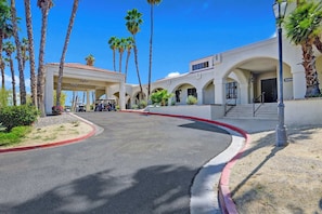 Exterior - Single-level gem with BBQ|Access to pool|Spa|Golf (Palm Desert)