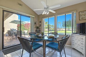 Dining - Single-level gem with BBQ|Access to pool|Spa|Golf (Palm Desert)