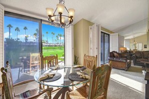 Dining - Pet Friendly-Deck-Fairway Views-VB886 (Palm Desert)