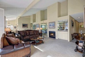 Interior - Pet Friendly-Deck-Fairway Views-VB886 (Palm Desert)