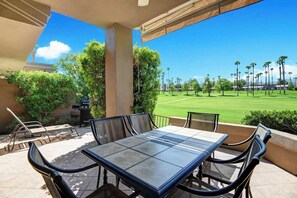 Dine al fresco on your private patio overlooking pristine fairways and swaying palms. Fire up the BBQ, savor the desert sunshine, and let the tranquil golf course views become your everyday backdrop. - Spacious-Dogs Ok-Great Views-VB887 (Palm Desert)