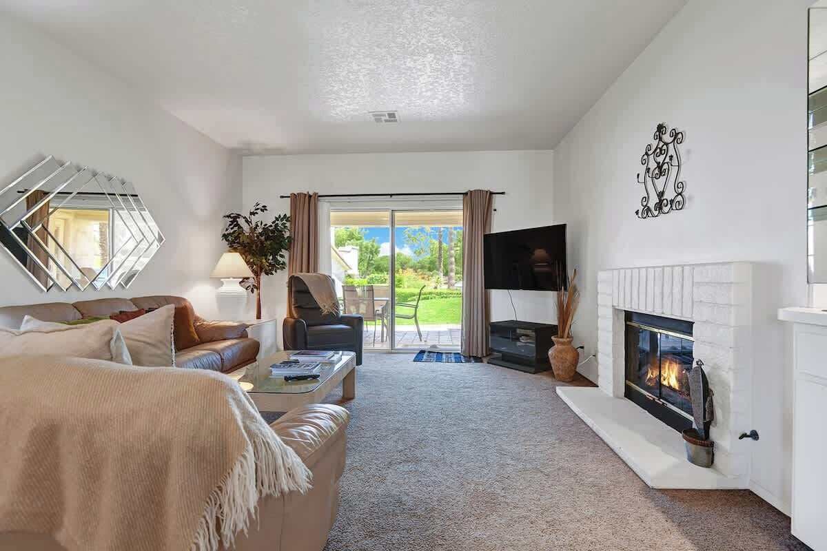 Fernseher, Kamin, Arbeitsbereiche