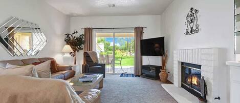 Fernseher, Kamin, Arbeitsbereiche