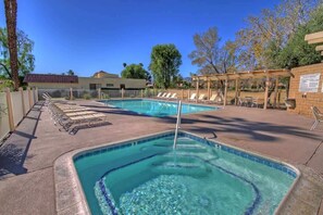 Pool - Beautiful condo with scenic views|Pool, spa access (Palm Desert)