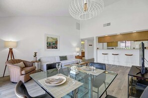 Dining - Condo with views|Pool, Golf, Tennis (Palm Desert)