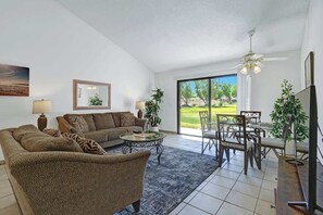 TV, offices - Palm Desert resort condo|Pool, golf, tennis access (Palm Desert)